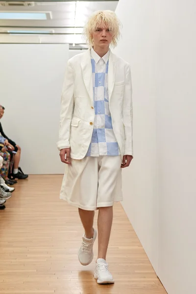 Look 27